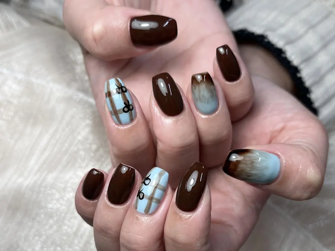 ネイル ブルー ブラウン ハンドネイル ToliyDeliy Nail Salonのネイルデザイン