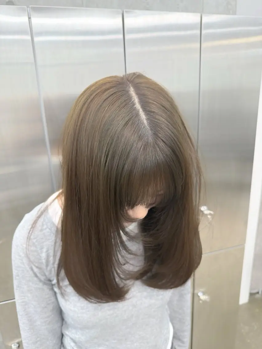 セミロング カラー ベージュカラー オリーブベージュ カット ヘアカラー トリートメント 高橋大樹/グレー ジュ/ブリーチなしのヘアスタイル