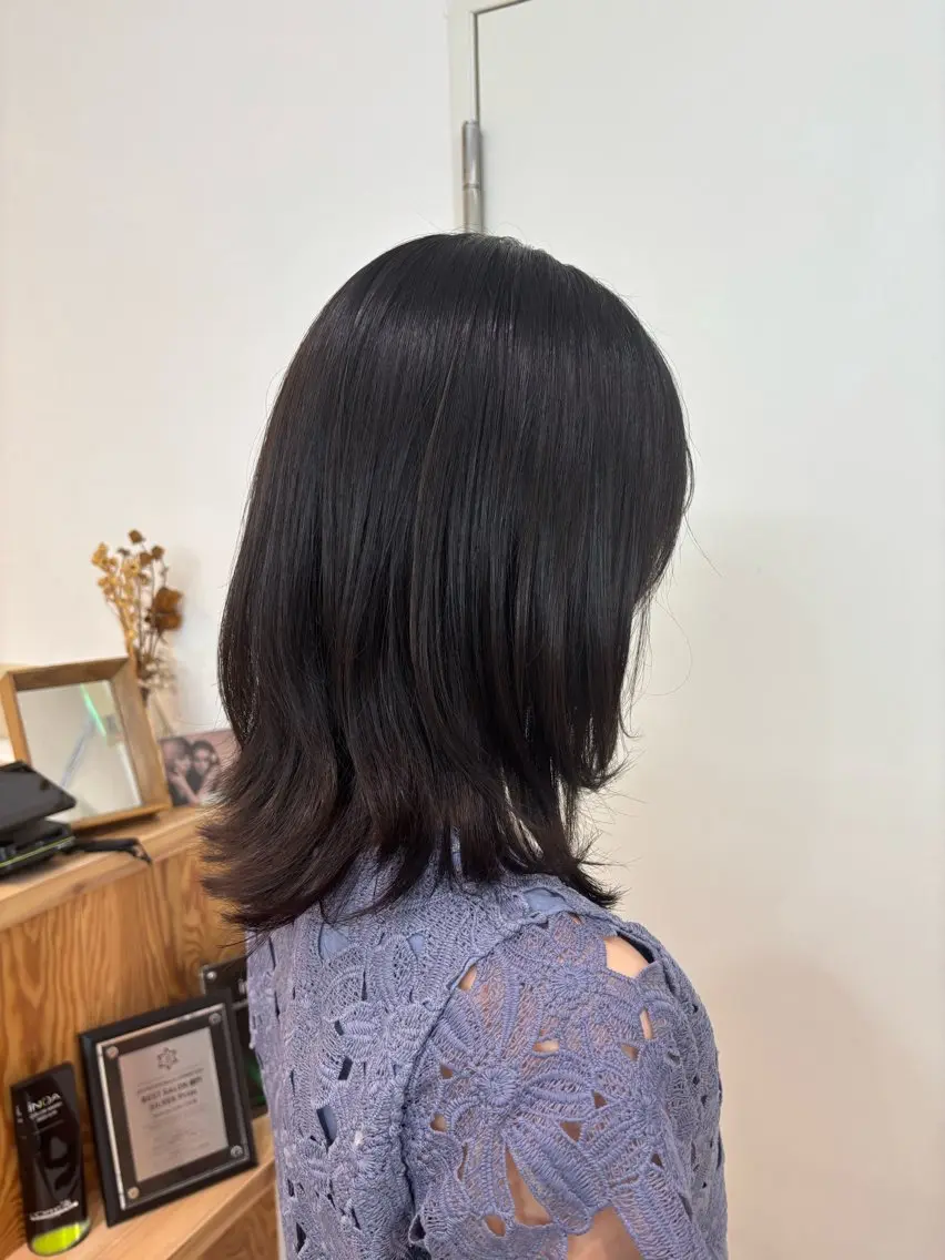 ミディアム レイヤーカット 室谷 ゆりあのヘアスタイル