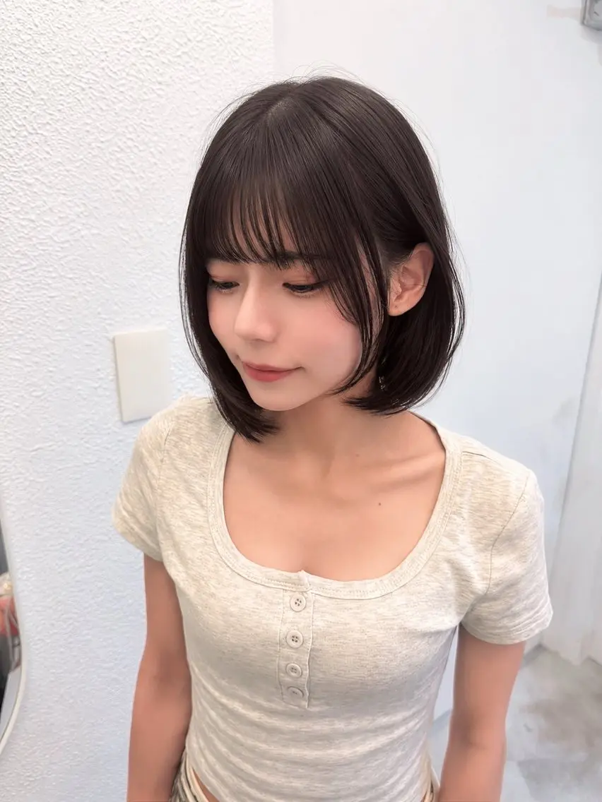 ショート カラー 切りっぱなしボブ ベージュカラー ブリーチ ブラウンカラー チョコレートブラウン カット ヘアカラー トリートメント 友田 那都のヘアスタイル