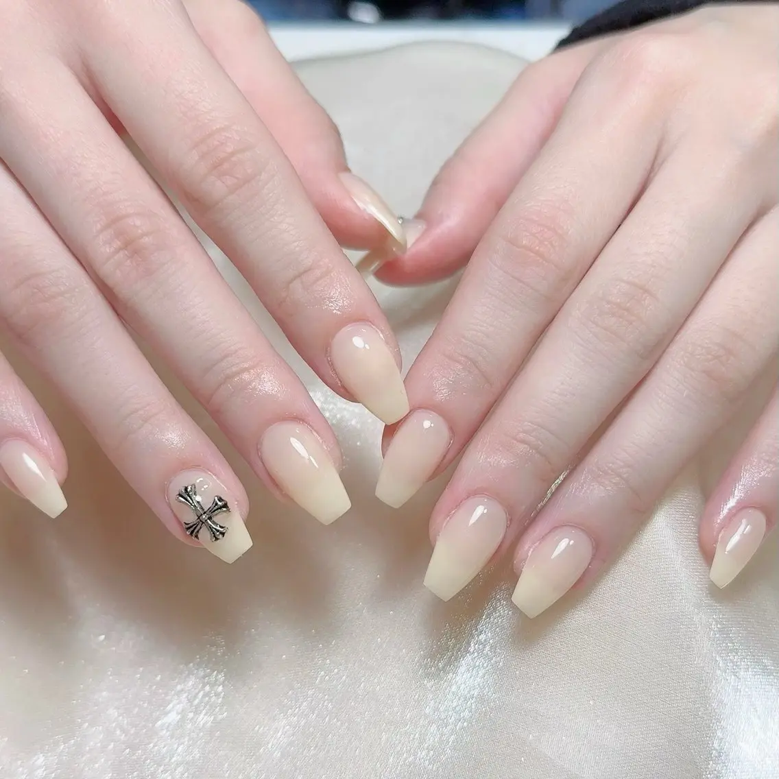 メンズ ネイル メンズ韓国風 アートネイル オーロラネイル ガーリー キラキラネイル Nail salon 木にいるのネイルデザイン