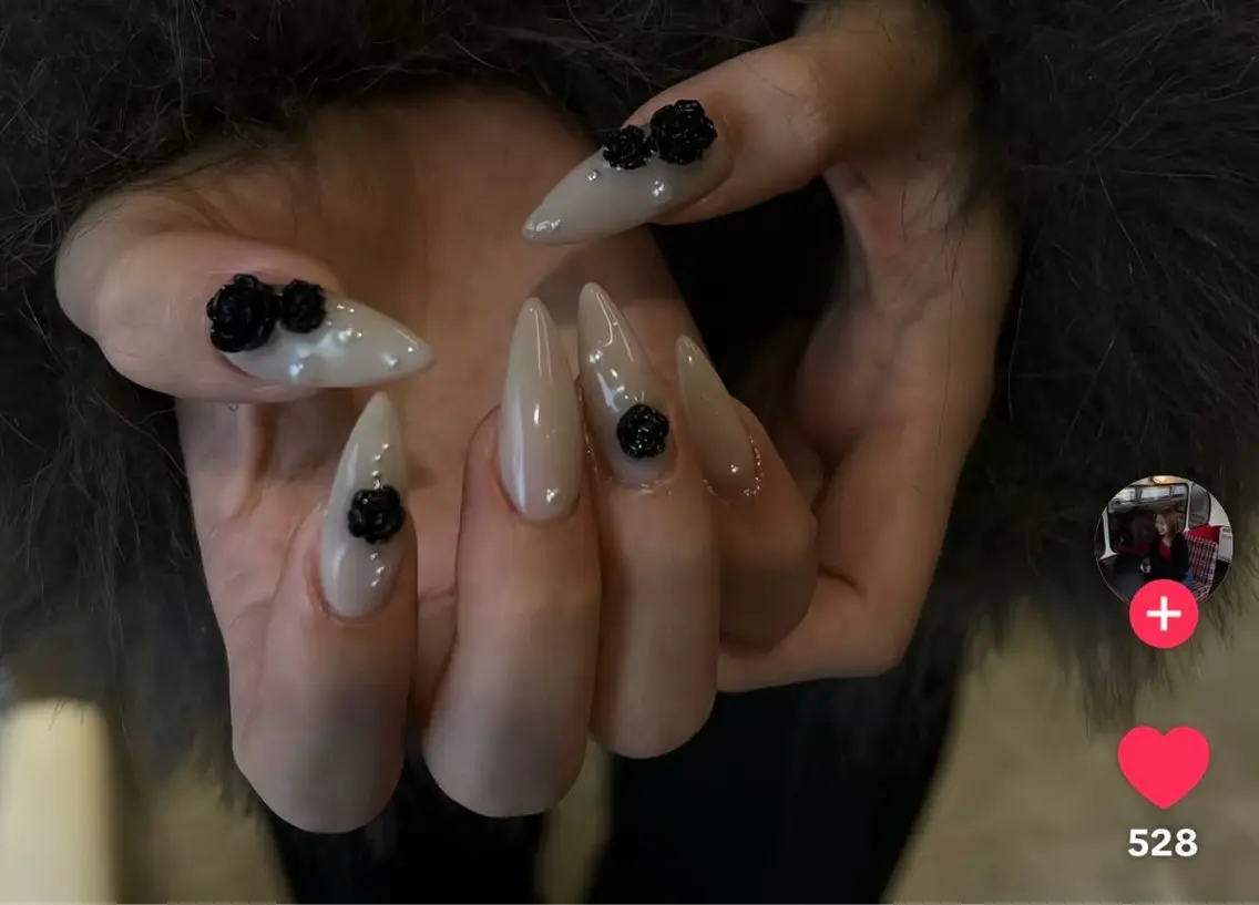 ネイル チークネイル ドット フレンチネイル グラデーション ハート ハンドネイル ハンドケア Nihonthy Nail 新宿のネイルデザイン