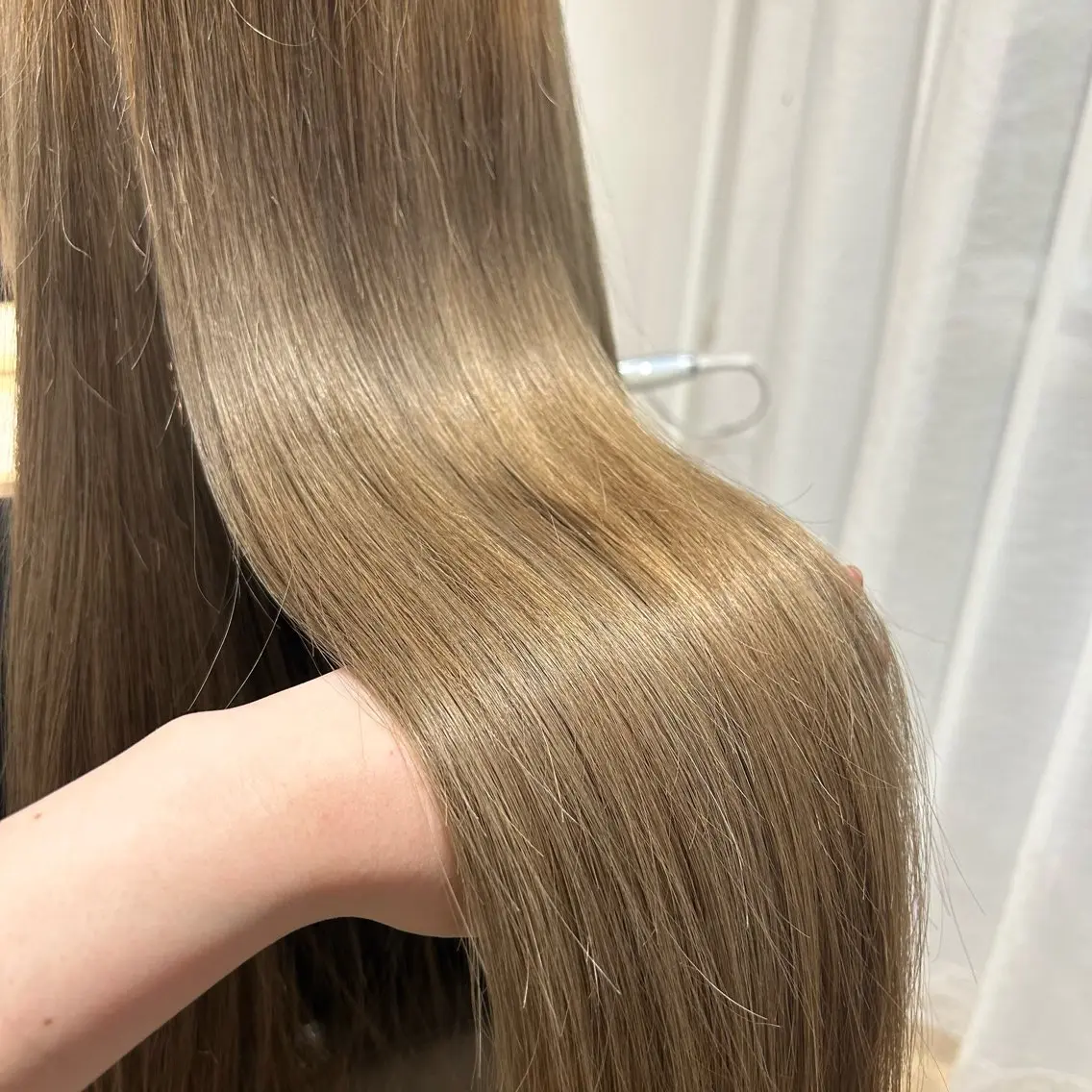 ロング カラー ブリーチ ヘアカラー トリートメント 砂野 真璃奈のヘアスタイル