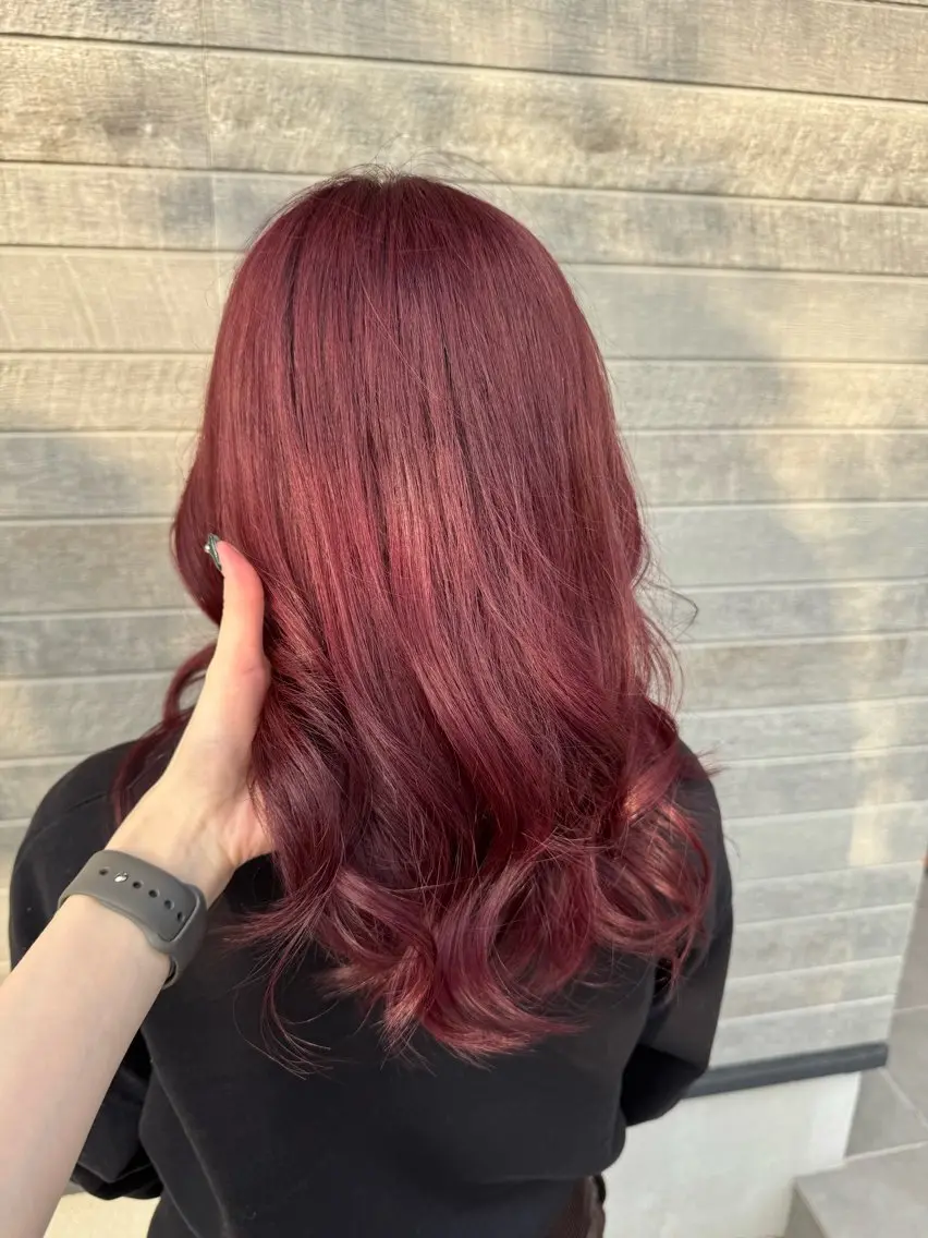 カラー レッドカラー 鈴木 陽菜のヘアスタイル