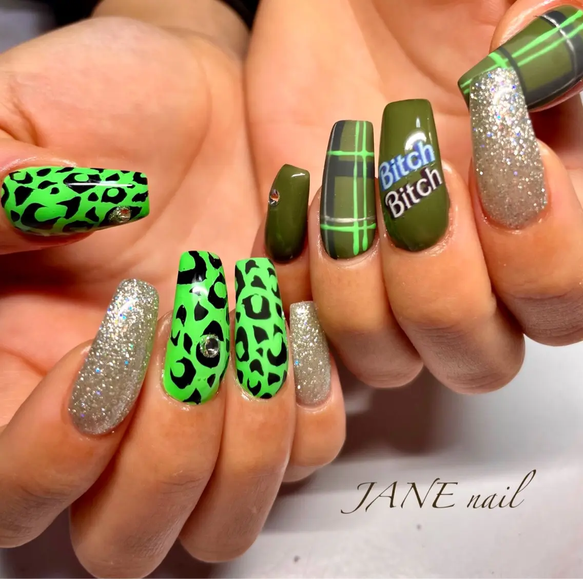 ネイル アニマル柄 グリーン ハート マグネットネイル 冬ネイル ハンドネイル Nail Salon JANEのネイルデザイン