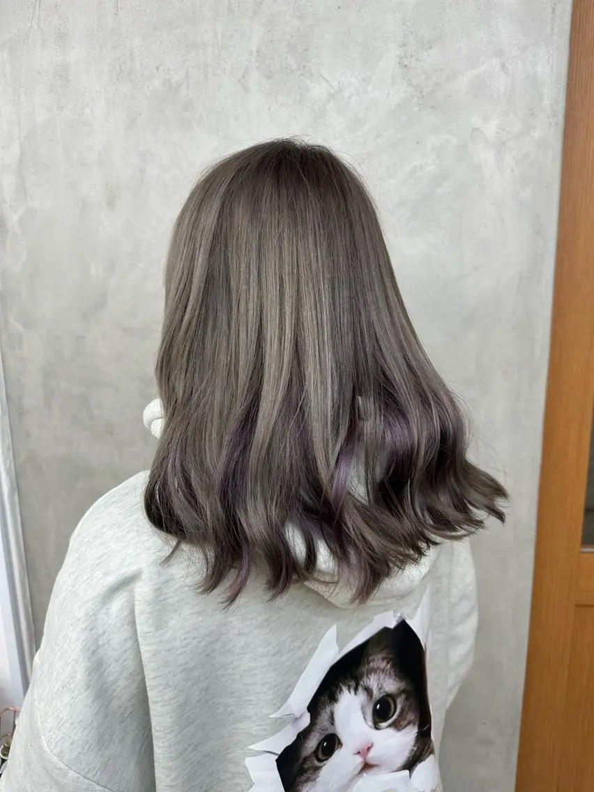 カラー ブリーチ グレージュ インナーカラー 佐古 遼太のヘアスタイル