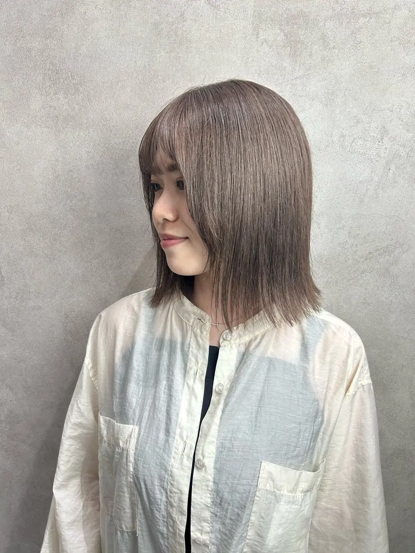 セミロング カラー ブリーチ グレージュ ヘアカラー Rin♡透明感ピンク 🎀白肌ラベンダーのヘアスタイル