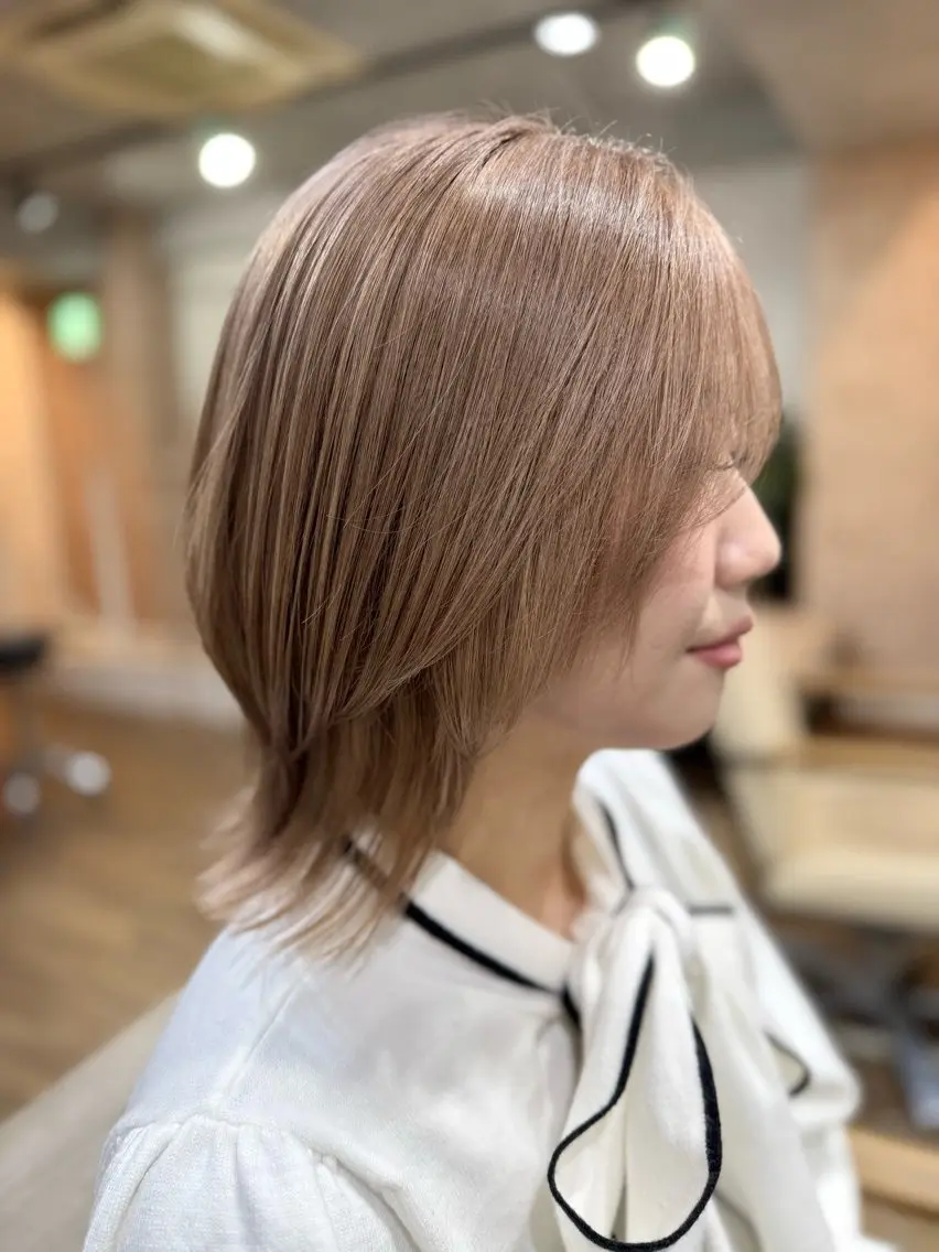 ショート カラー ヘアアレンジ ベージュカラー ブリーチ ミルクティーベージュ ヘアカラー トリートメント 👑指名率No.1 👑坂口飛翔のヘアスタイル