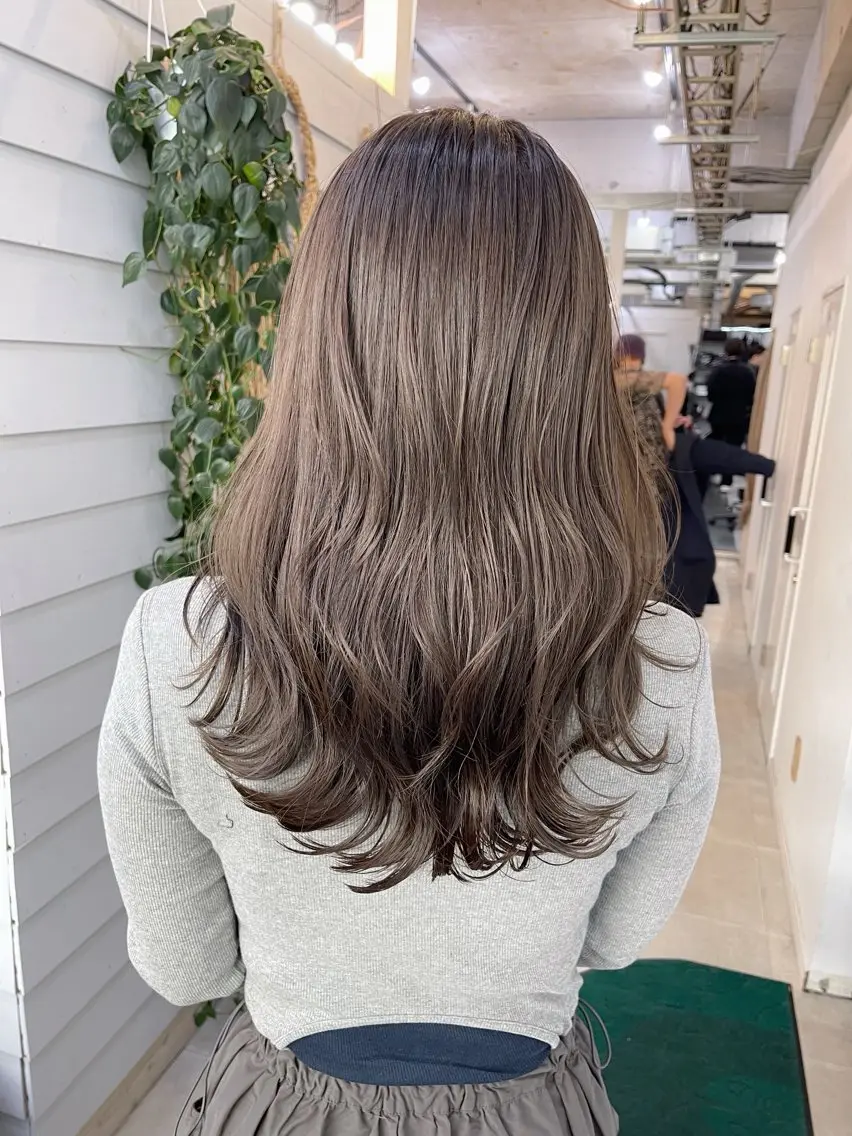 セミロング カラー ベージュカラー ブリーチ ヘアカラー トリートメント AiM 大名　似合わせカットのヘアスタイル