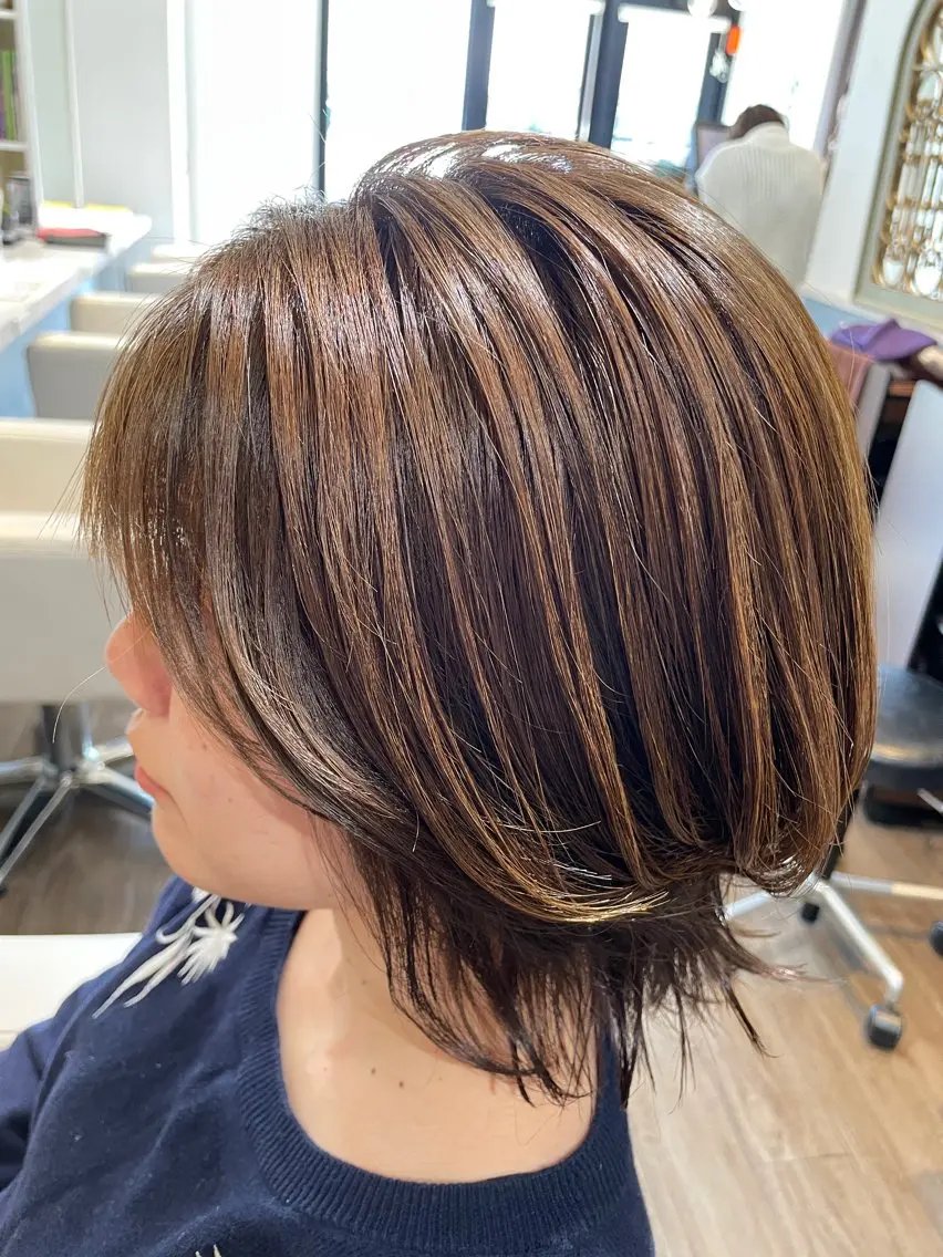 ミディアム 西田 佳世のヘアスタイル