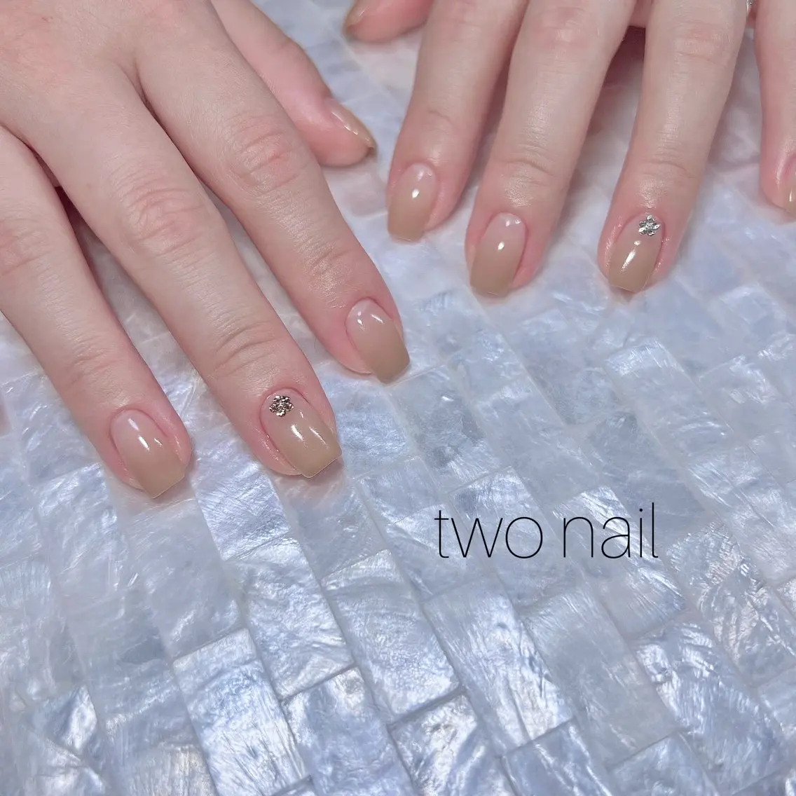 ネイル ブラウン ネイルチップ ホワイト ハンドネイル two nailのネイルデザイン
