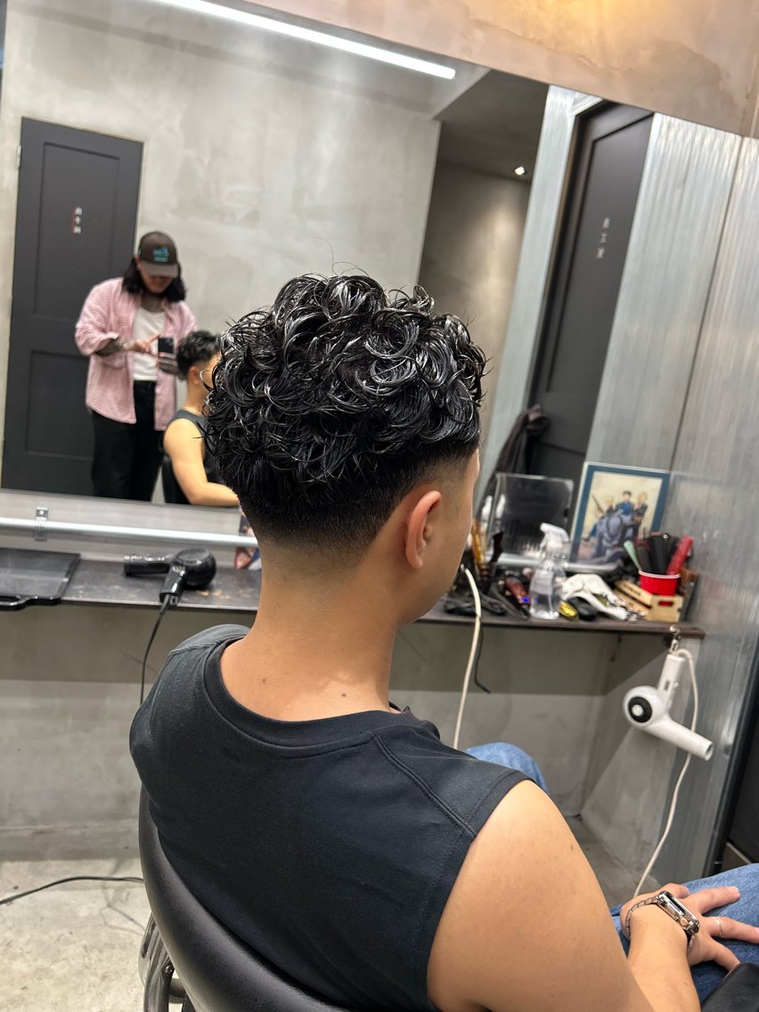 ショート メンズ フェードカット カット パーマ ヘアセット 明大前/フェード /海外パーマ/岳のヘアスタイル