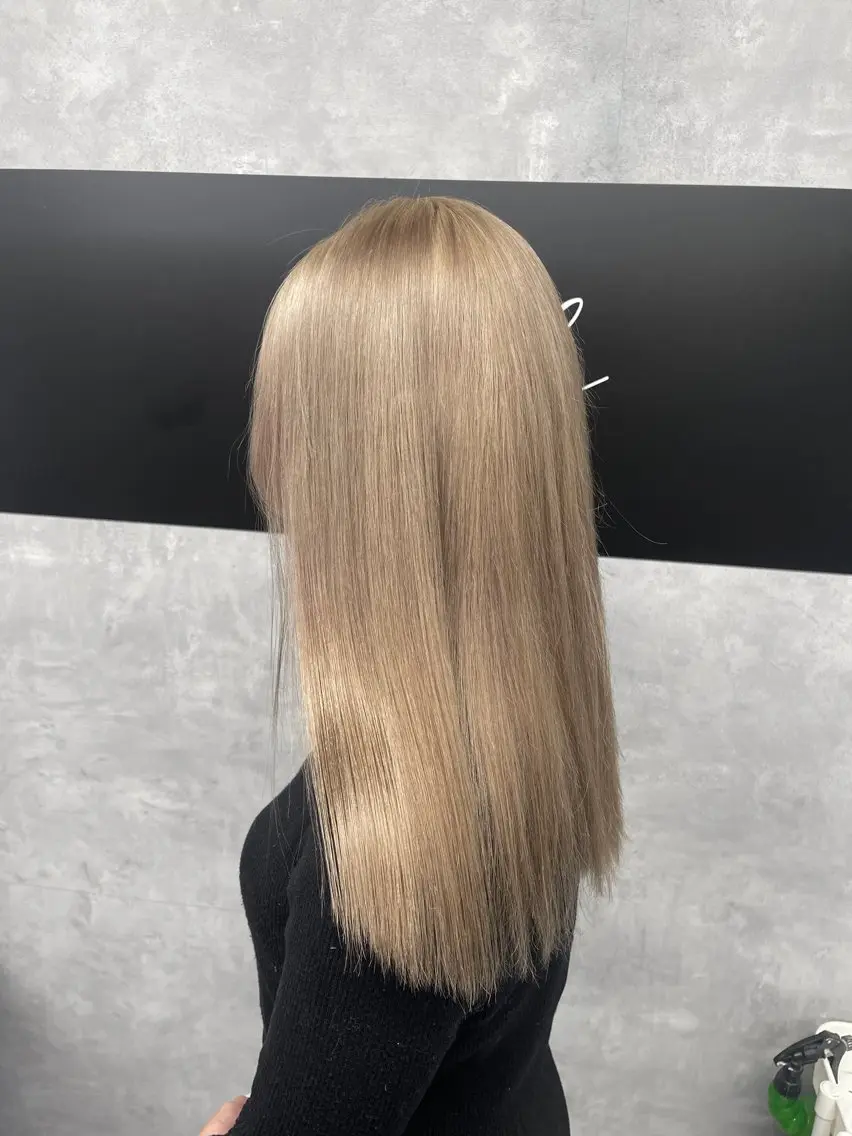 ロング カラー ブリーチ カット ヘアカラー トリートメント 福西 洋斗のヘアスタイル
