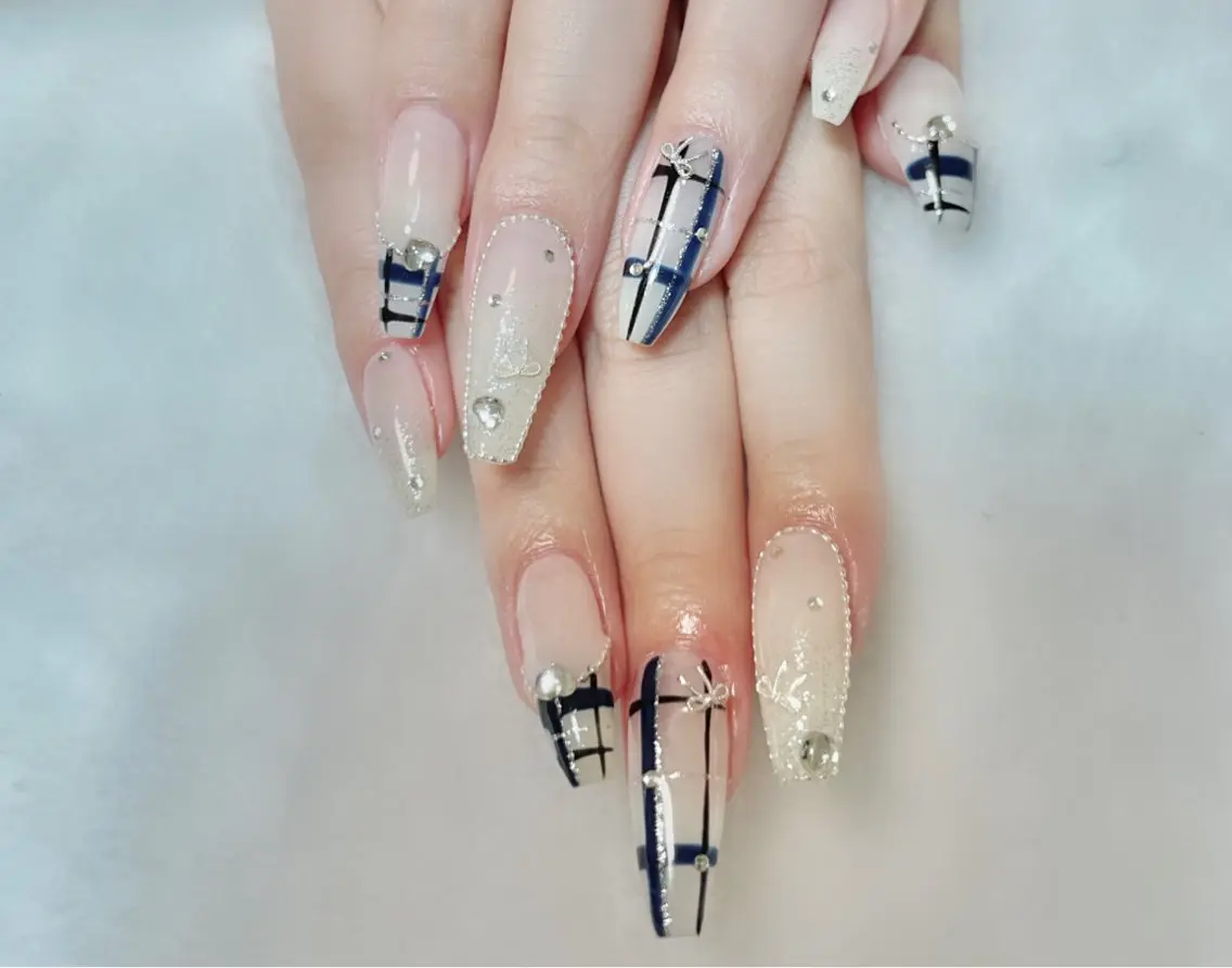 ネイル 長さ出し 持ち込み Amina nail salonのネイルデザイン