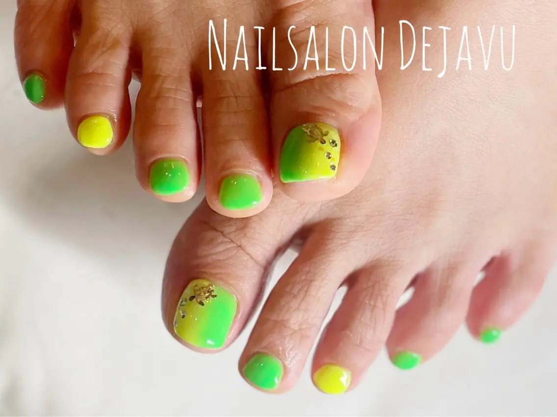 ネイル フットネイル Nail salon Dejavu 🌿のネイルデザイン