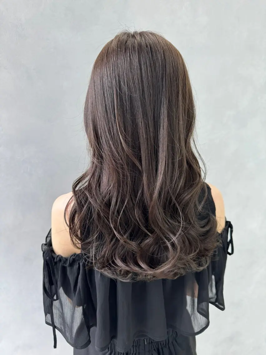 ロング ヘアカラー 羽場 友紀のヘアスタイル