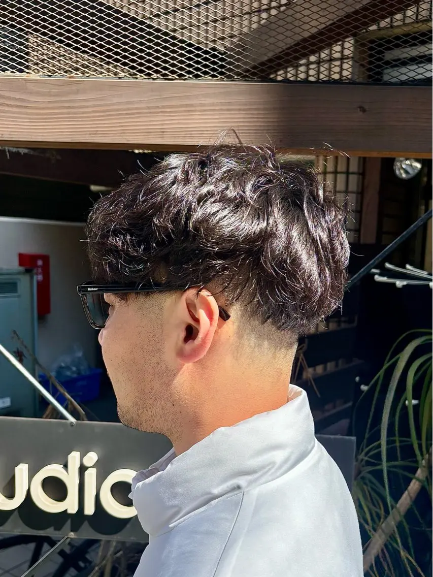 パーマ ヘアアレンジ メンズ フェードカット メンズパーマ カット パーマ イツキ🌕デザインカ ラー🥨髪質改善🫧のヘアスタイル