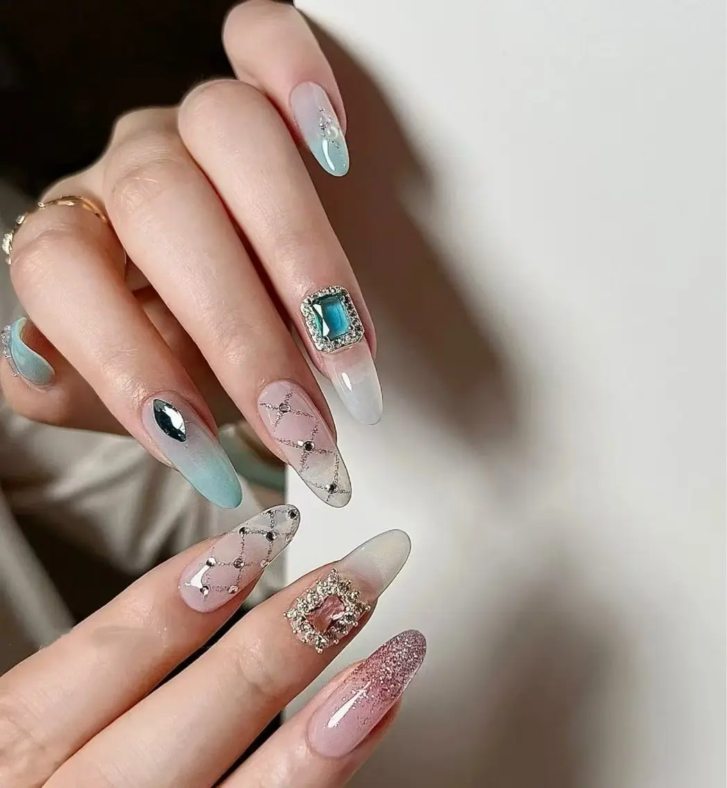 ネイル オーロラネイル フラワーネイル フットネイル フレンチネイル ジェルネイル ハンドネイル BabyYouMi nailのネイルデザイン