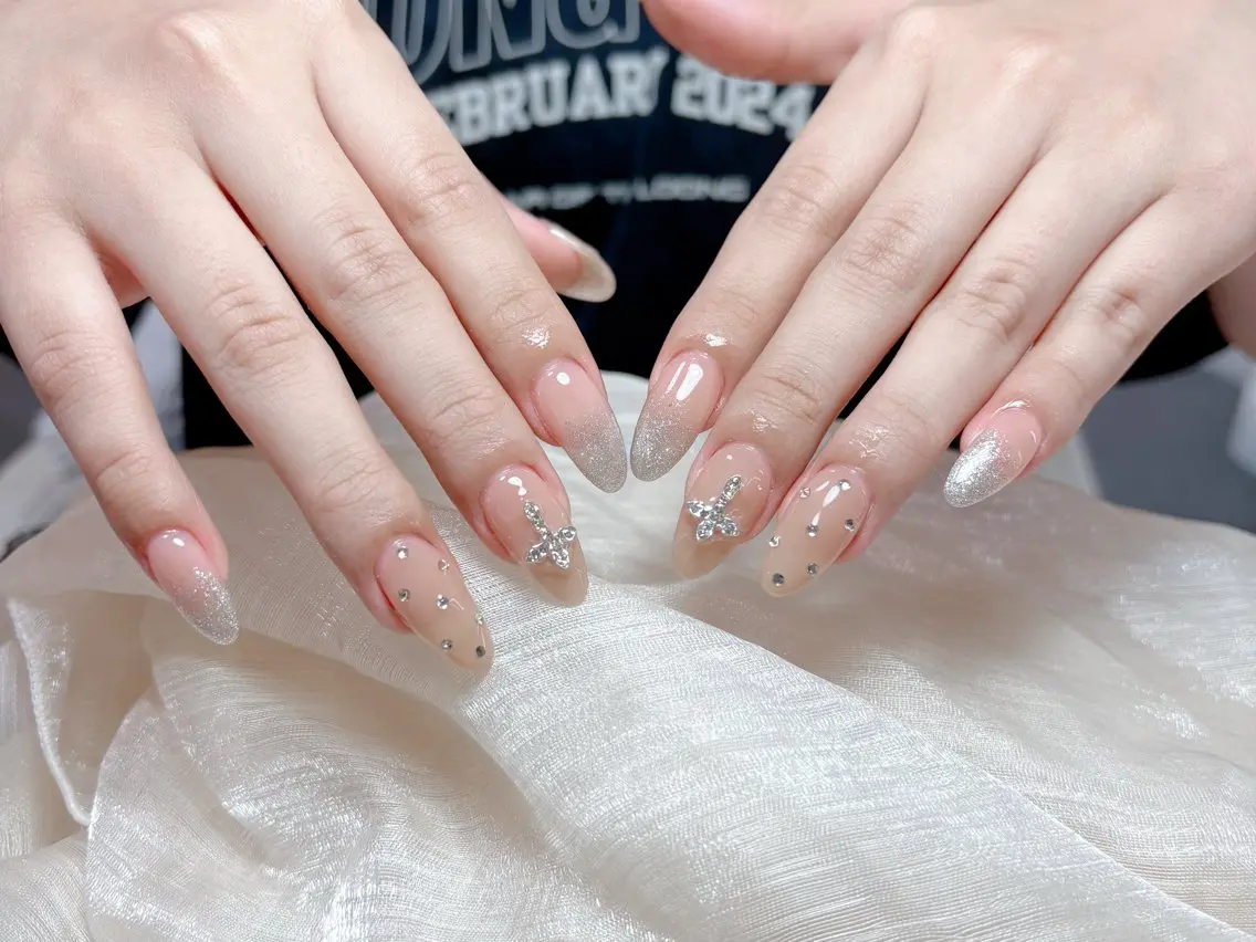 ネイル オーロラネイル チークネイル フレンチネイル ジェルネイル ガラスフレンチ ハンドネイル Nail Jolieのネイルデザイン