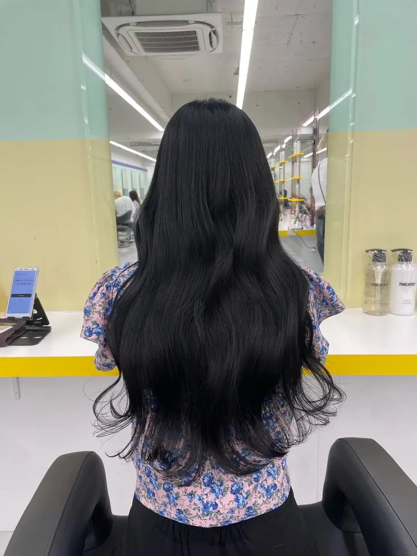 ロング カラー 黒髪 ブルーカラー ブルーブラック ヘアカラー トリートメント ヘッドスパ ヘアセット 🦋色落ち綺麗カラー メンズYUZU🦋‪のヘアスタイル