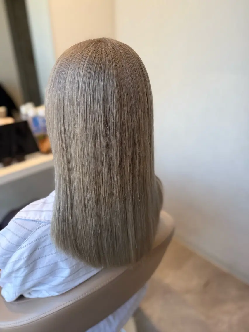 ミディアム カラー ベージュカラー シルバー シルバーベージュ ホワイトシルバー 🍇おぐら めぐみ🍇のヘアスタイル
