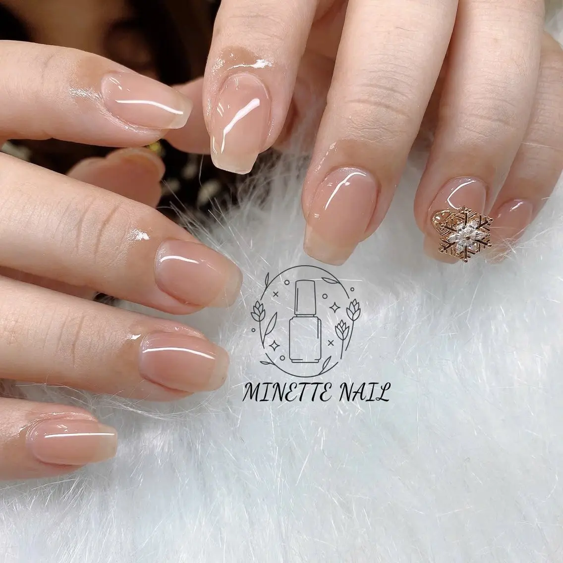 ネイル オフィスネイル ワンカラーネイル ストーンネイル ハンドネイル Minette nailHuongのネイルデザイン