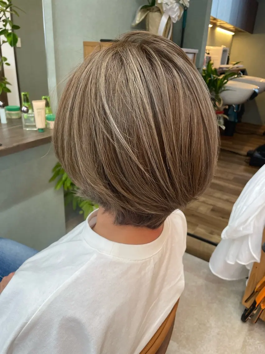 ショート カラー ヘアカラー 吉本 美希のヘアスタイル