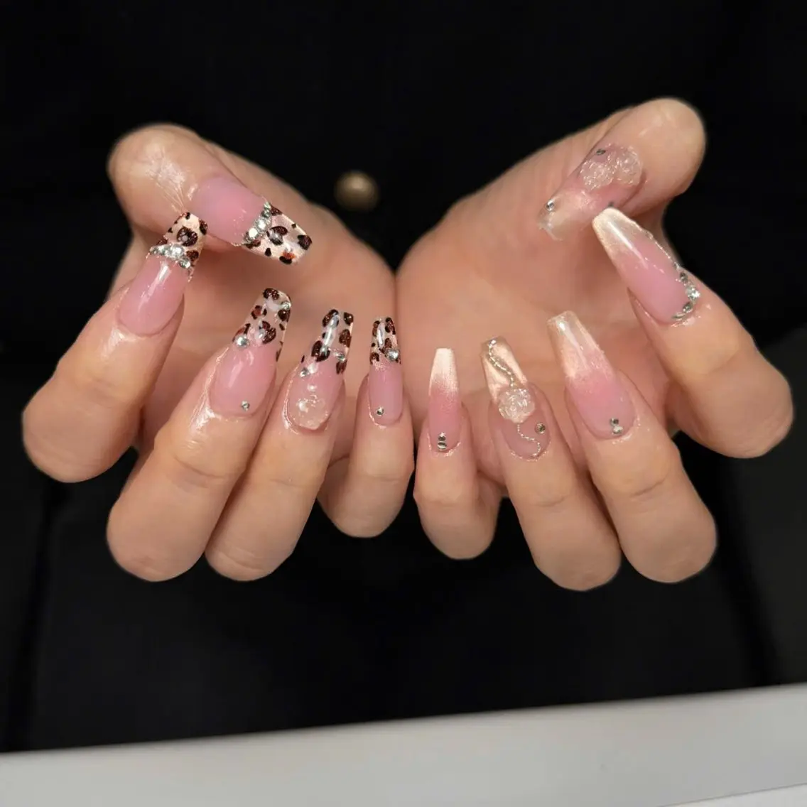 ネイル オーロラネイル 長さ出し フレンチネイル ジェルネイル マグネットネイル ハンドネイル KITTY nailsのネイルデザイン