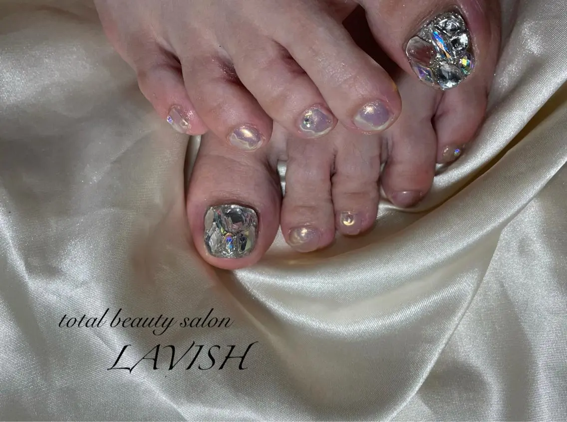 ネイル LAVISH 大和店 emi・:*+のネイルデザイン