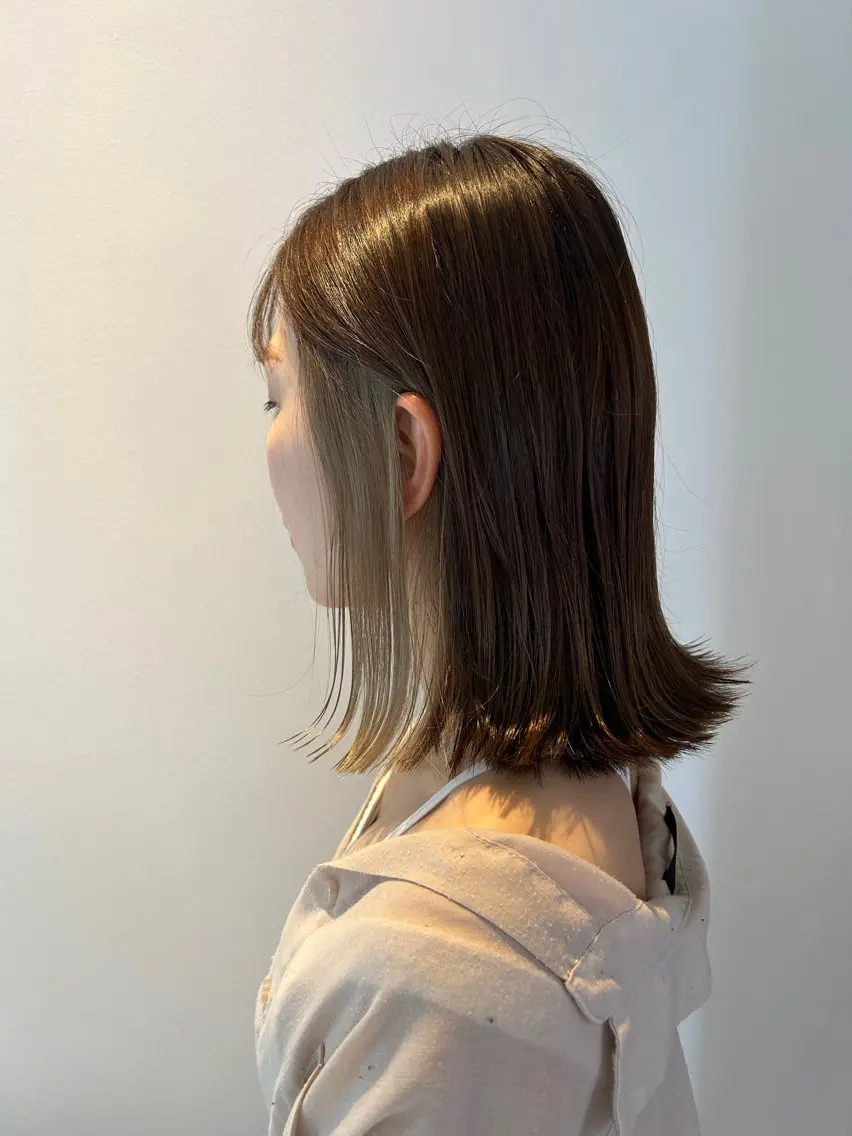 ミディアム カラー ブリーチ 透明感カラー デザインカラー イヤリングカラー インナーカラー 鈴木豪真 【🎨ブリーチ】のヘアスタイル