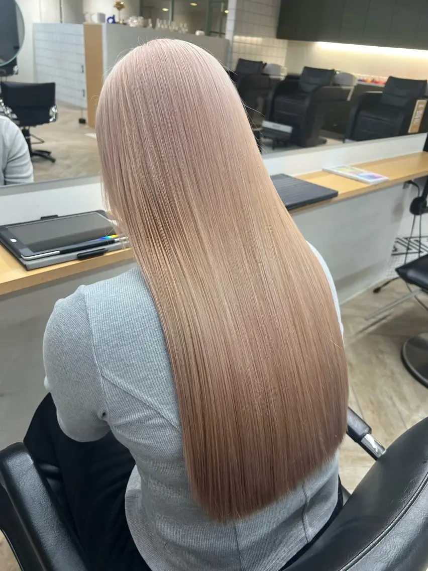 ロング カラー ブリーチ ヘアカラー トリートメント ベージュ/髪質改善 新潟/万代/井上佑のヘアスタイル
