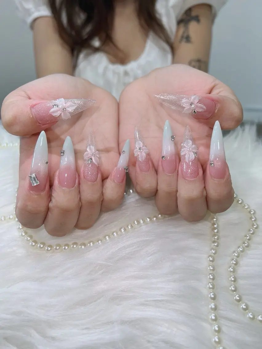 ネイル アートネイル オーロラネイル フレンチネイル ジェルネイル グラデーション ハンドネイル Sora nail 長さ出し専門店のネイルデザイン