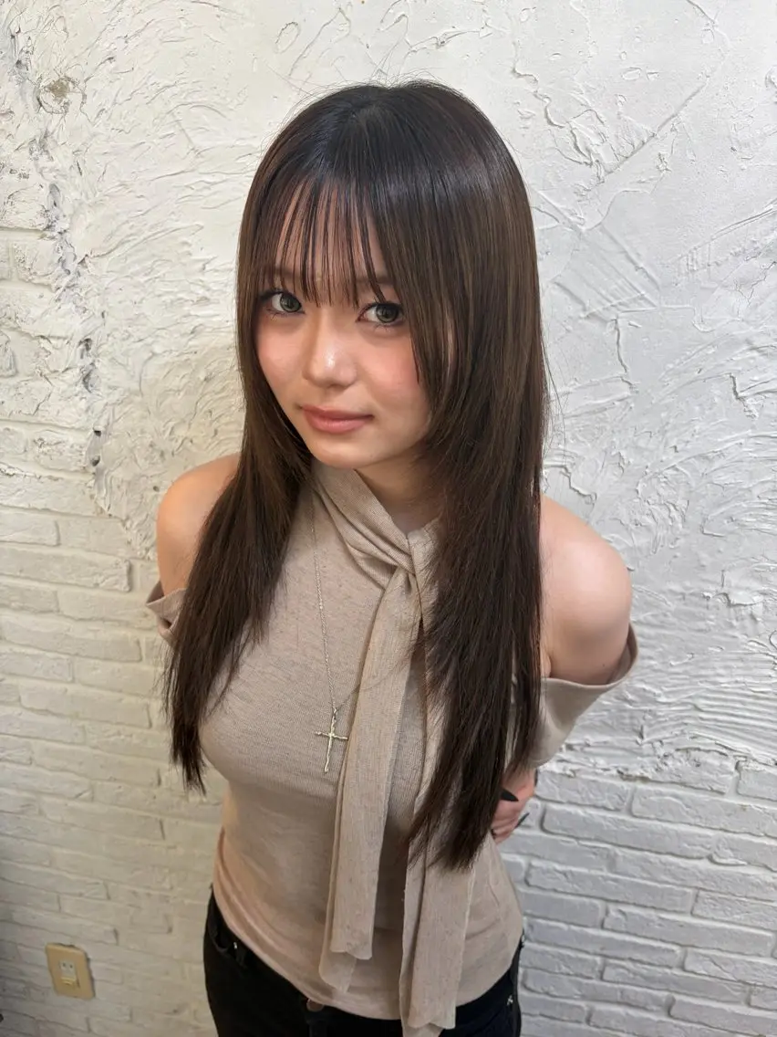 ロング シールエクステ ロングレイヤー エクステ レイヤーカット ロング エクステ デザインカラー🌈 メイク💄ヒカリ🌟のヘアスタイル
