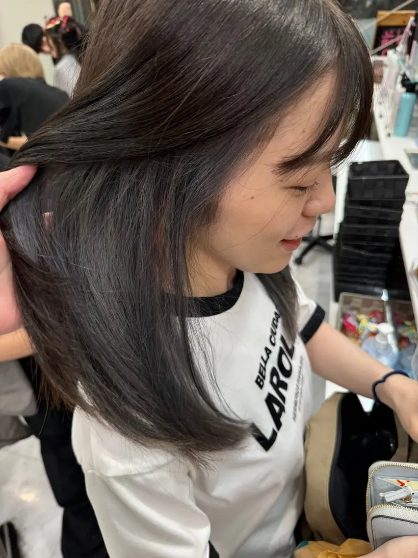 ロング カラー ヘアアレンジ 切りっぱなしボブ アッシュ アッシュブラウン ミストバング ブリーチ カット ヘアカラー トリートメント 目黒 碧人のヘアスタイル
