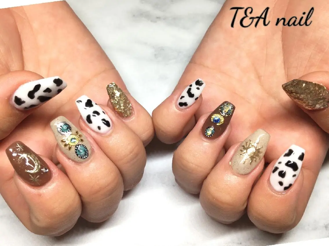 ミディアム ネイル アニマル柄 長さ出し ジェルネイル ニュアンスネイル スカルプネイル T&A nailのネイルデザイン