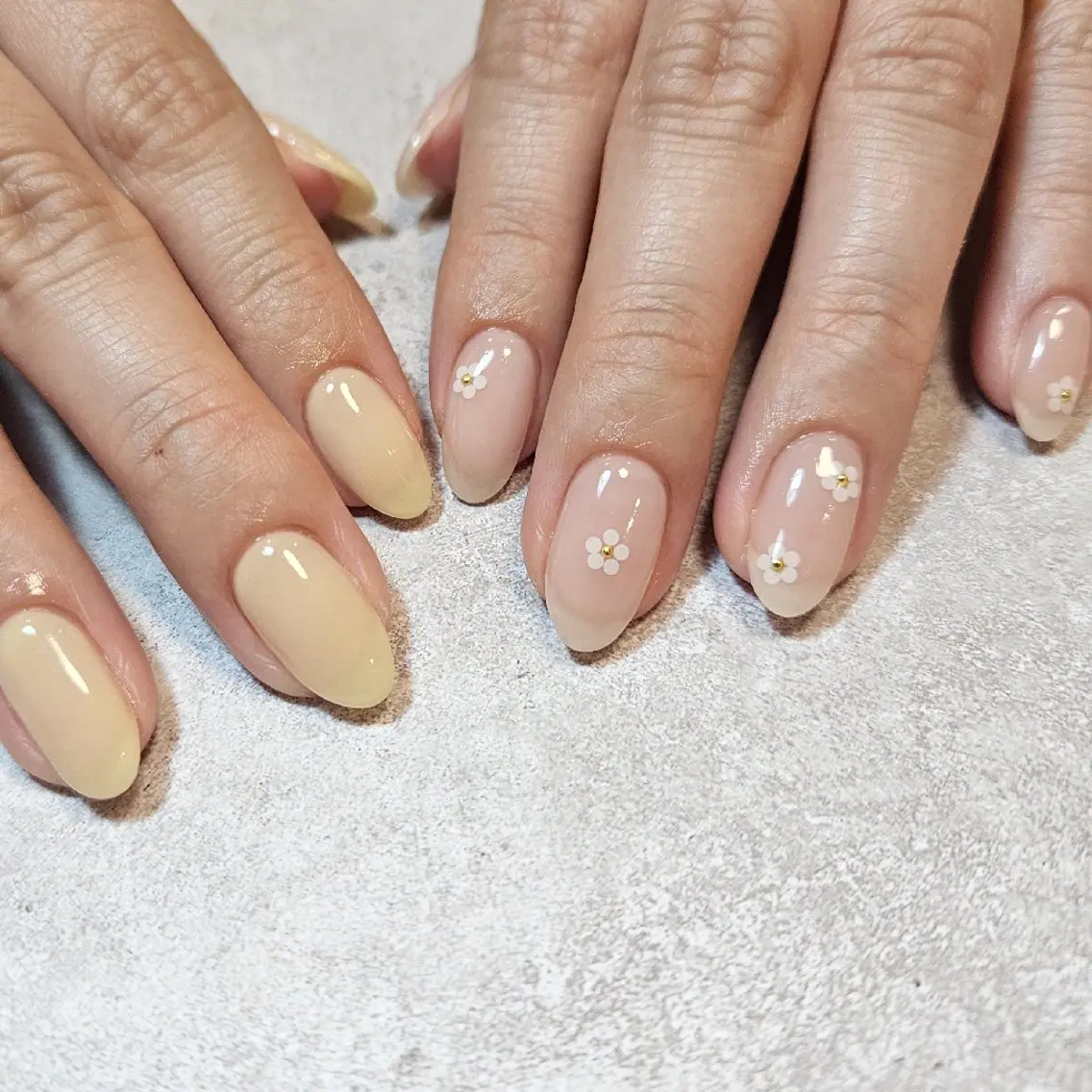 ネイル ホログラムネイル ワンカラーネイル 春ネイル ハンドネイル Nailsalon manoのネイルデザイン