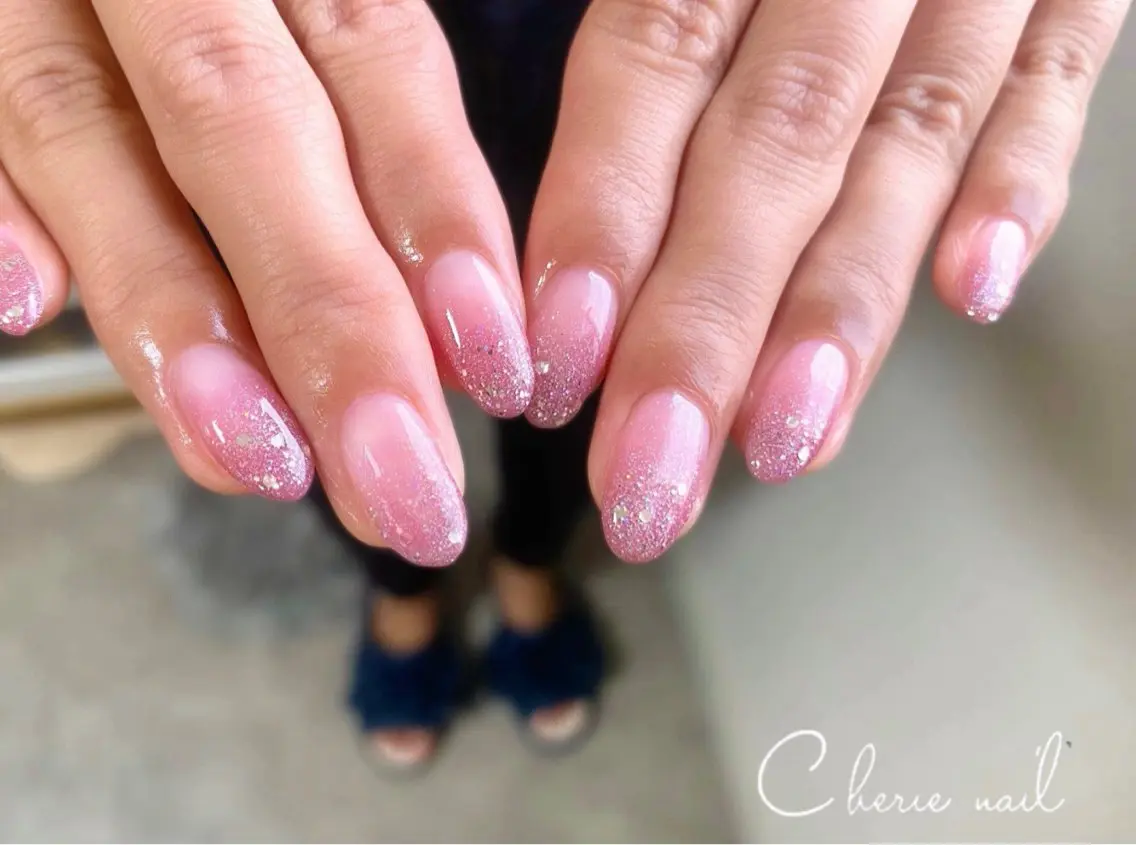 ネイル ジェルネイル グラデーション ラメ(グリッター) ラメグラデーション ピンク ハンドネイル Cherienail yunaのネイルデザイン