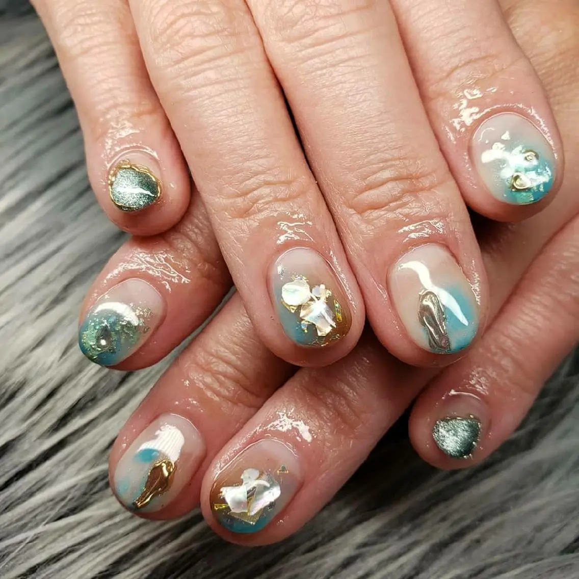 ネイル ゴールド 水色 マグネットネイル ミラーネイル ニュアンスネイル Nail salon Coco【溝の口駅】のネイルデザイン
