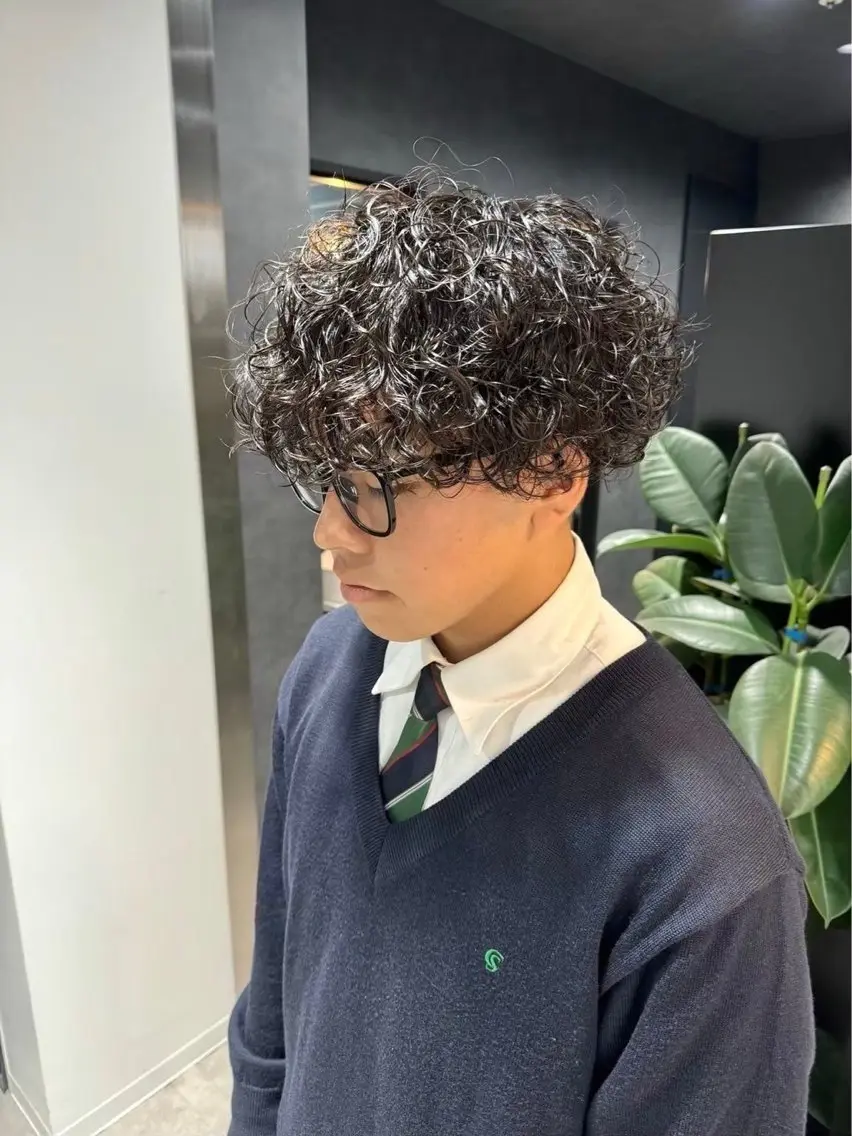 パーマ メンズ 女子ウケNo.1メン ズヘアー流行先端🔥のヘアスタイル
