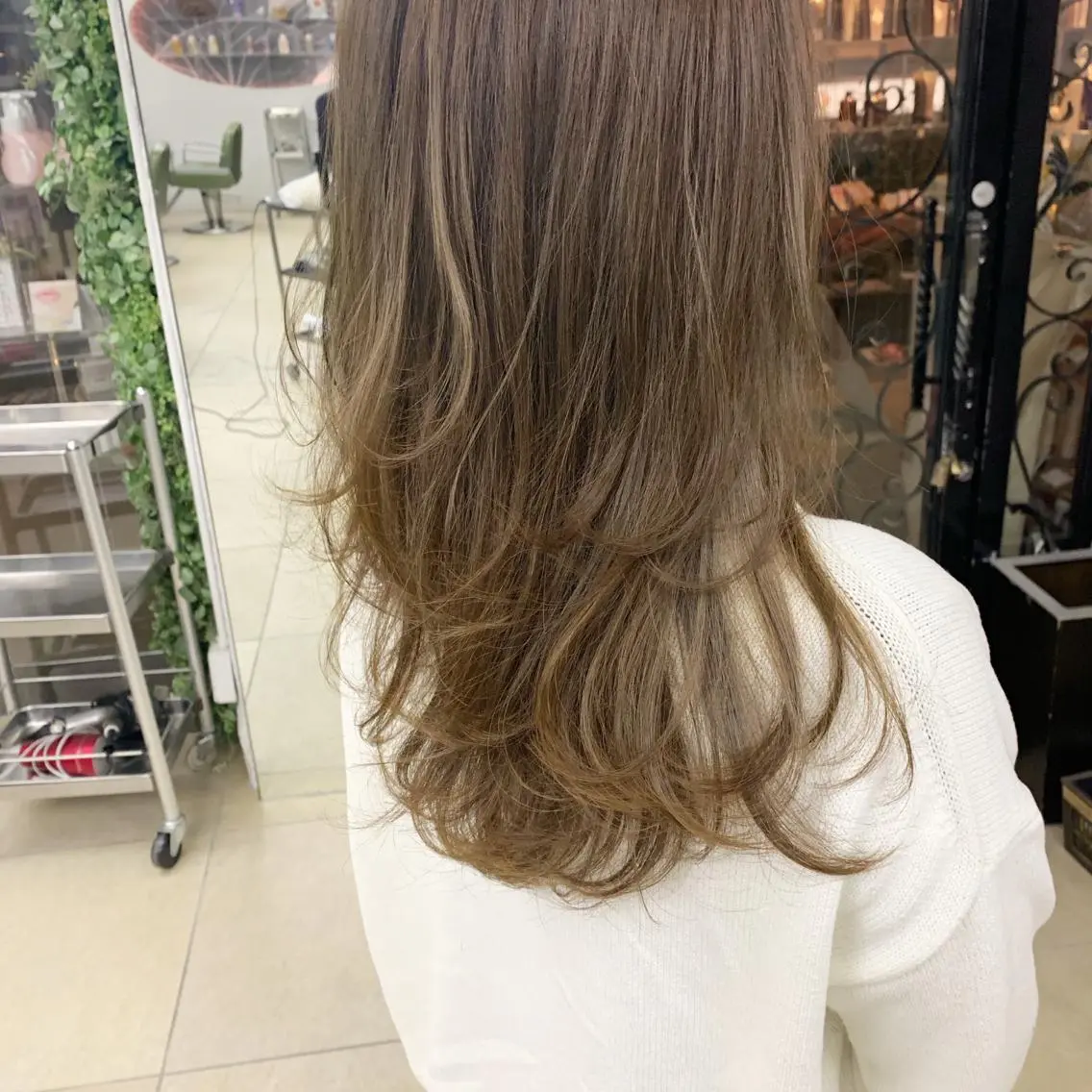 ロング カラー ベージュカラー 岩田菜央 《武蔵小杉》のヘアスタイル