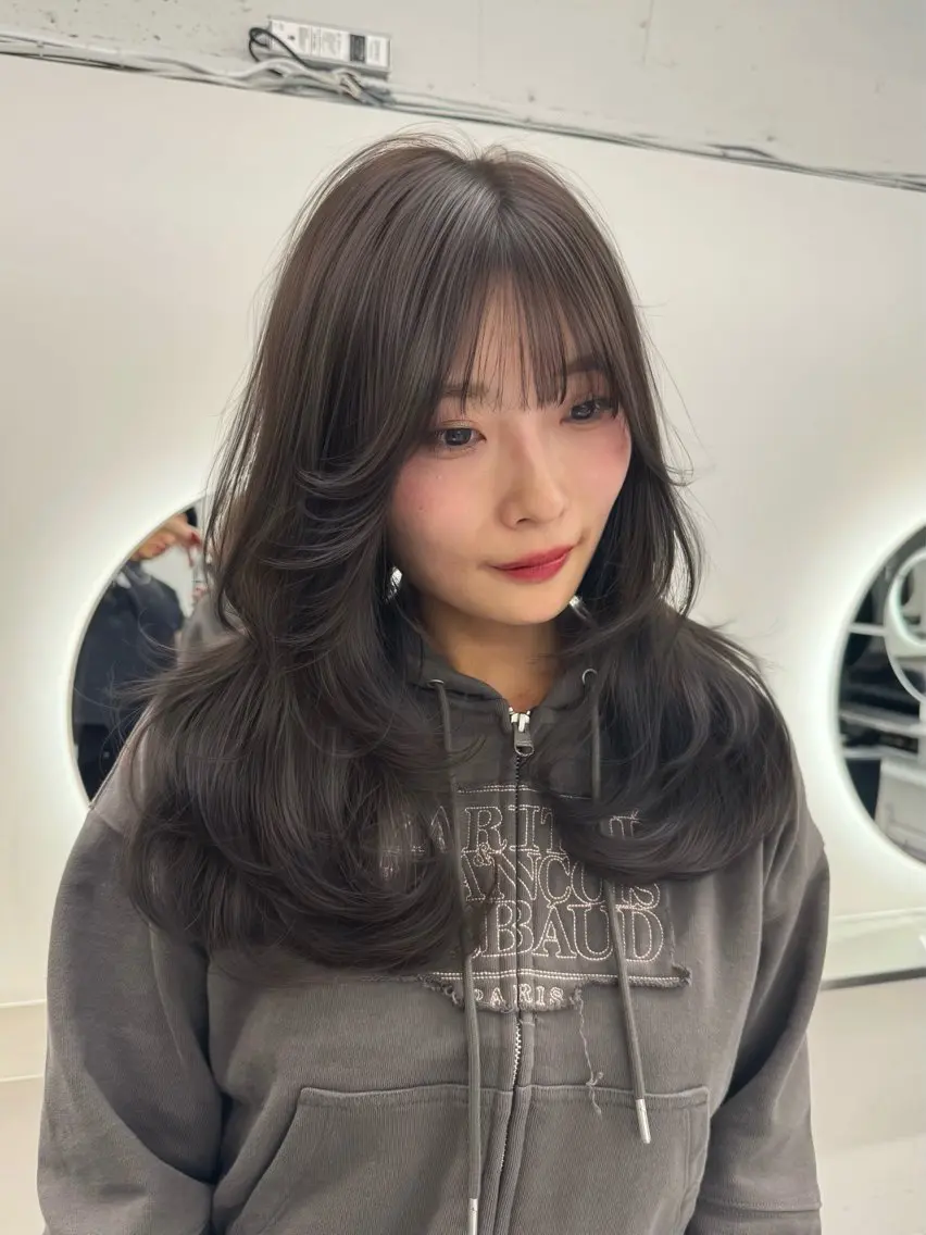 ミディアム カラー ヘアアレンジ グレージュ ハイレイヤー レイヤーカット カット ヘアカラー トリートメント ヘアセット 韓国レイヤー/ツヤ髪 🤍kosuke🤍のヘアスタイル