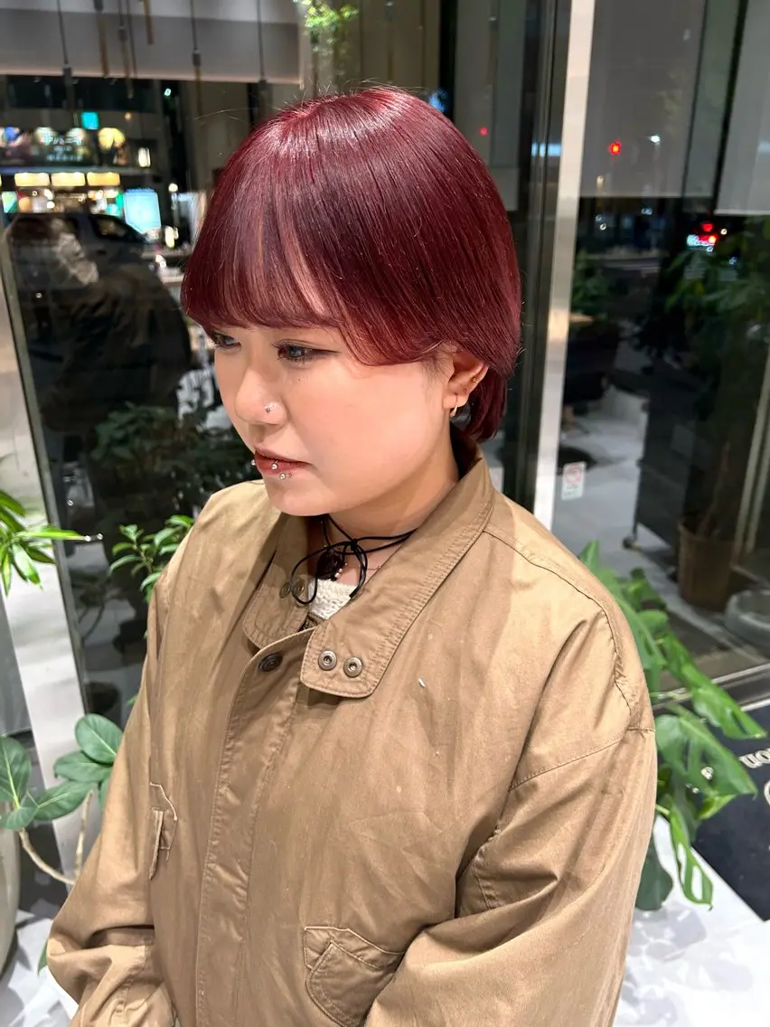 ショート カラー ブリーチ ボルドーカラー ケアブリーチ カシス レッドカラー ヘアカラー トリートメント ヘアセット 垢抜け/レイヤー /艶カラー🪼風香のヘアスタイル
