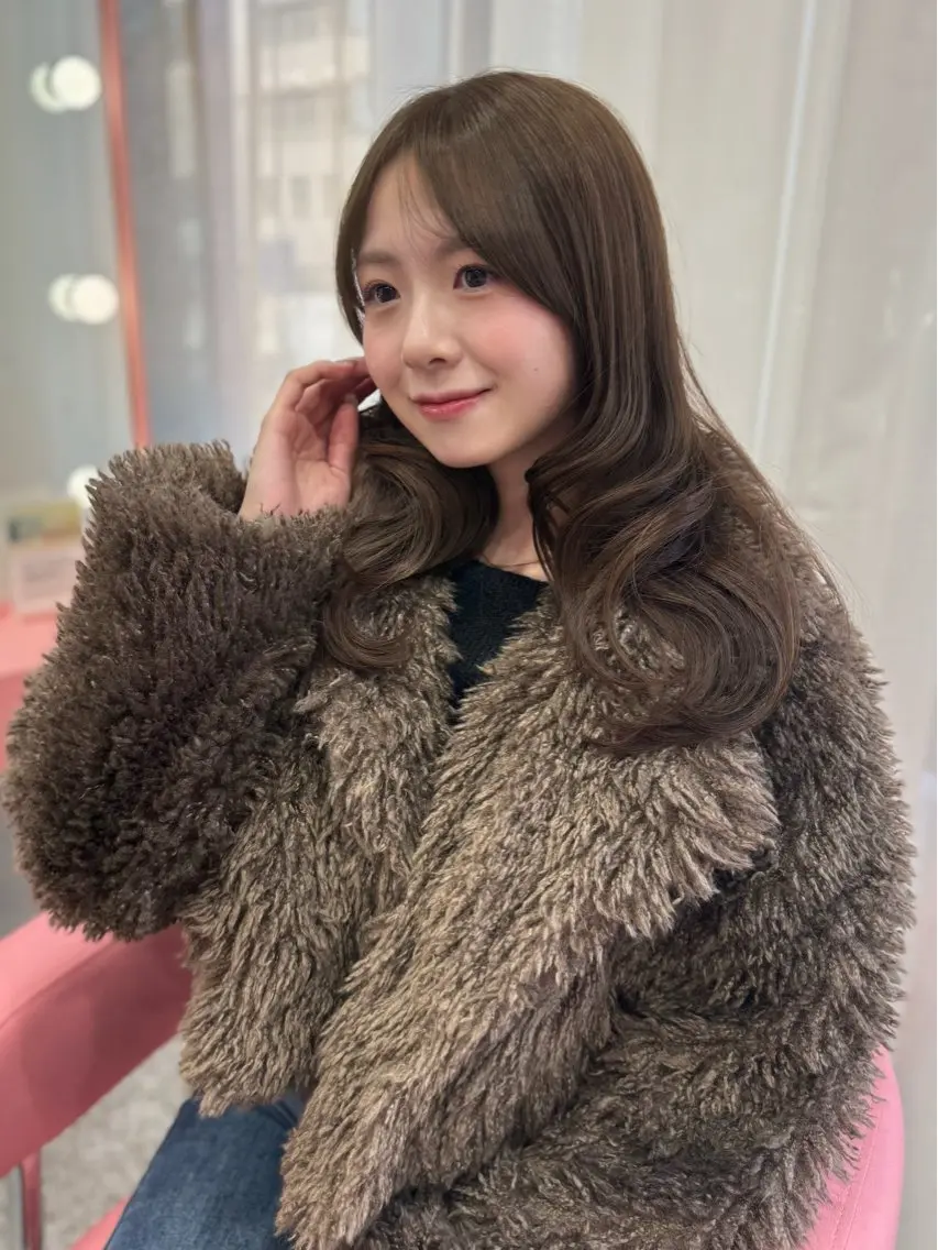 ミディアム カット ヘアカラー トリートメント 顔周り/透明感カラー REINA𓍯のヘアスタイル