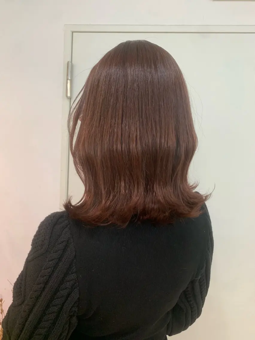 ミディアム ピンクブラウン 室谷 ゆりあのヘアスタイル