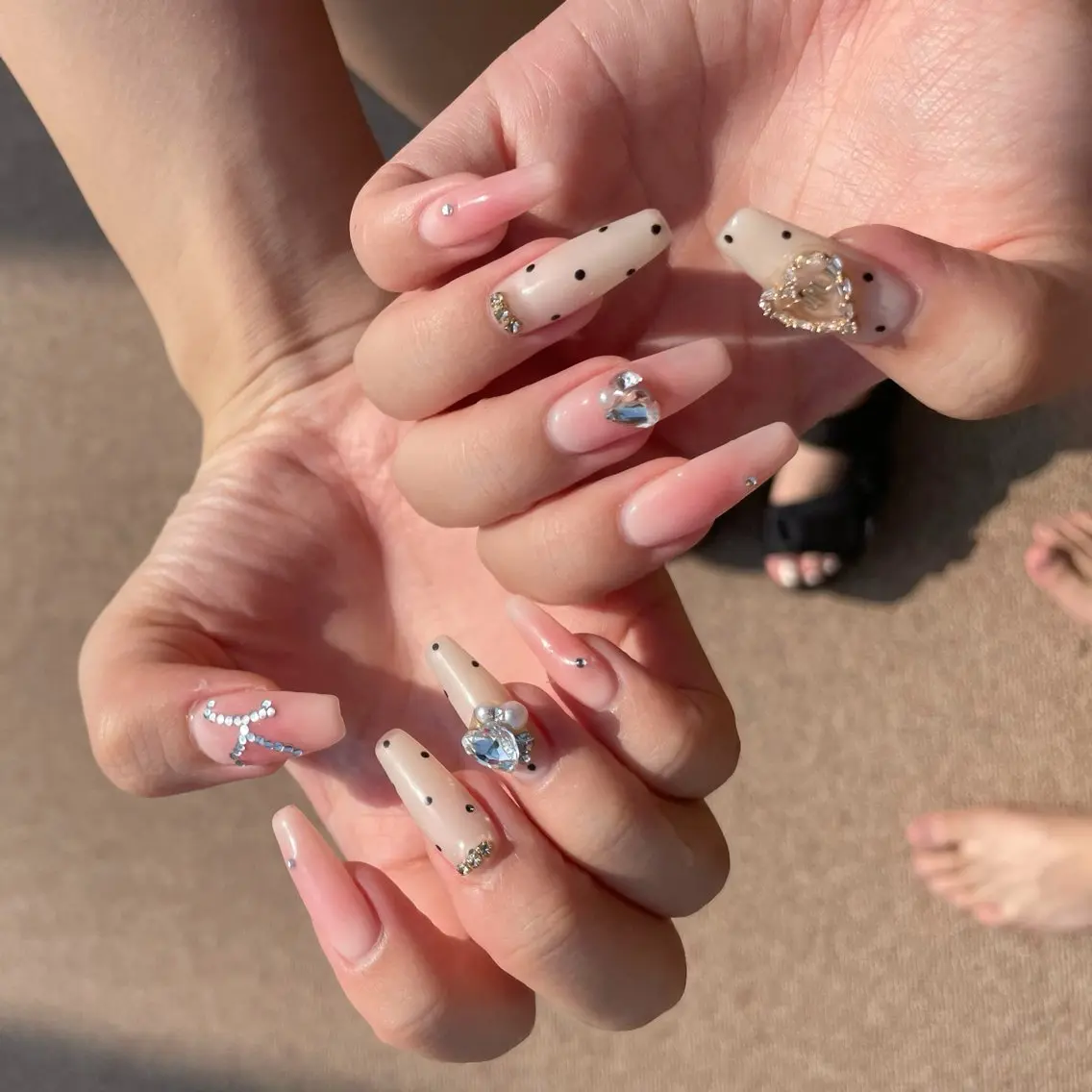 ネイル チークネイル ドット D.d Nail Moeのネイルデザイン