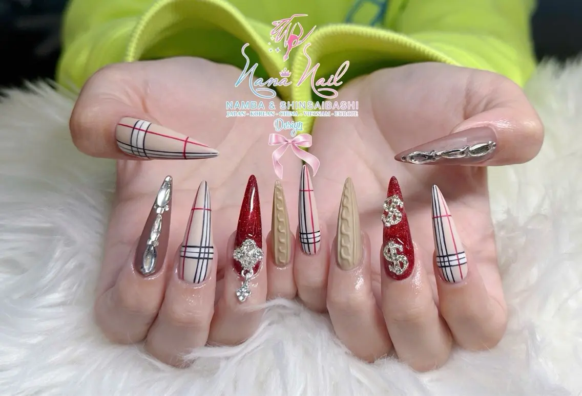ロング 韓国風ヘア ロング クリスマス ハンドネイル Linanail Nambaのマツエク・マツパデザイン