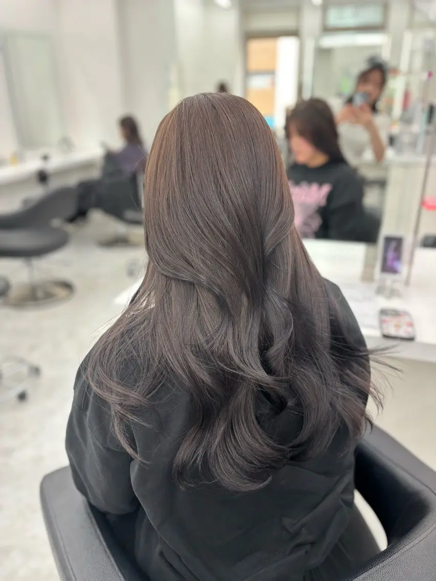 ロング カラー 抜け感レイヤー︴ ニュアンスカラーのヘアスタイル