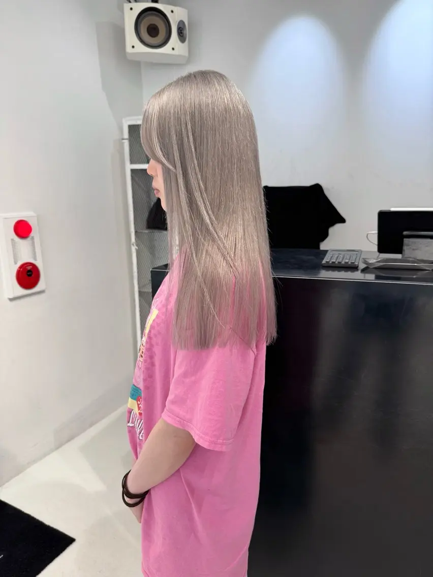ロング カラー ヘアアレンジ ブリーチ ラベンダーカラー シルバー ホワイトシルバー カット ヘアカラー トリートメント 艶ハイトーン/ヘア アレンジAYAKAのヘアスタイル