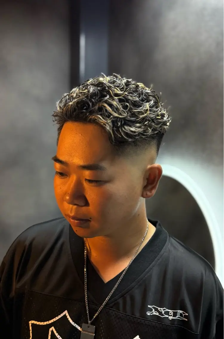 パーマ メンズ フェードカット メンズパーマ スキンフェード メンズ特化/前橋高崎 エンドウ　ソラのヘアスタイル