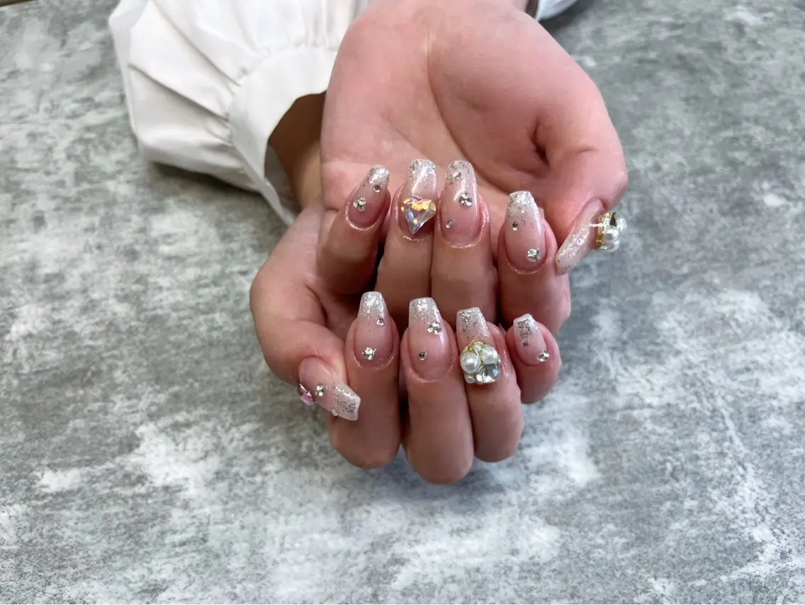 ネイル アートネイル キラキラネイル 持ち込み ハンドネイル BIJOU yuzuのネイルデザイン